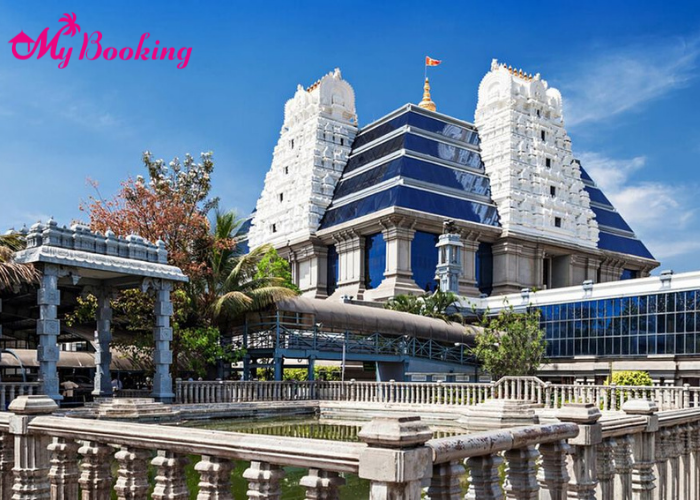 Đền Iskcon nhìn từ phía bên ngoài